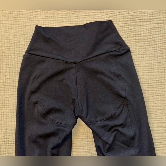 Bombshell Sportswear - Jet Black Leggings W/ 🍑 Lifting Tech - Picture 4 of 6